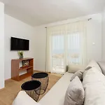 Modernes Nur 300 Meter Zum Mit Meerblick, Pool, Grill - Hundefreundlich 아파트