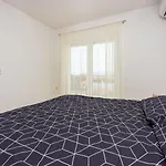 Modernes Nur 300 Meter Zum Mit Meerblick, Pool, Grill - Hundefreundlich 아파트 노비비노돌스키
