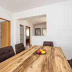 Modernes Nur 300 Meter Zum Mit Meerblick, Pool, Grill - Hundefreundlich 아파트 노비비노돌스키