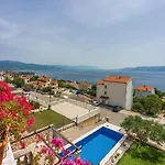 Modernes Nur 300 Meter Zum Mit Meerblick, Pool, Grill - Hundefreundlich 노비비노돌스키