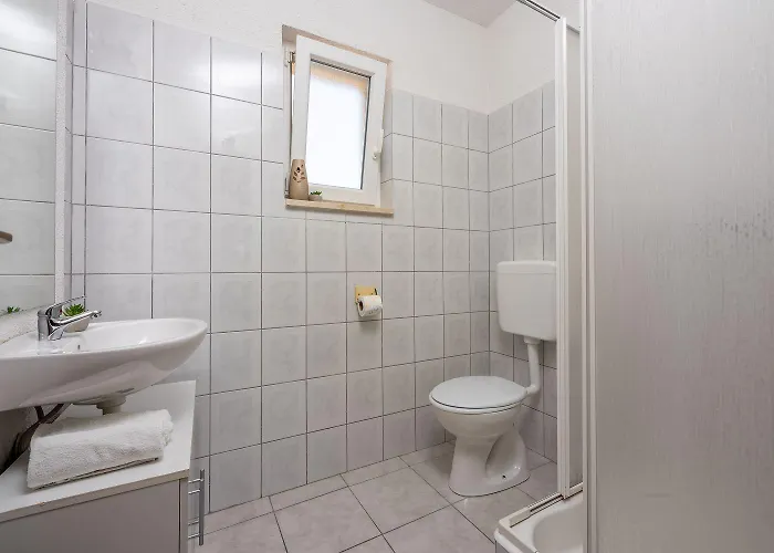 Modernes Nur 300 Meter Zum Mit Meerblick, Pool, Grill - Hundefreundlich * Нови-Винодолски