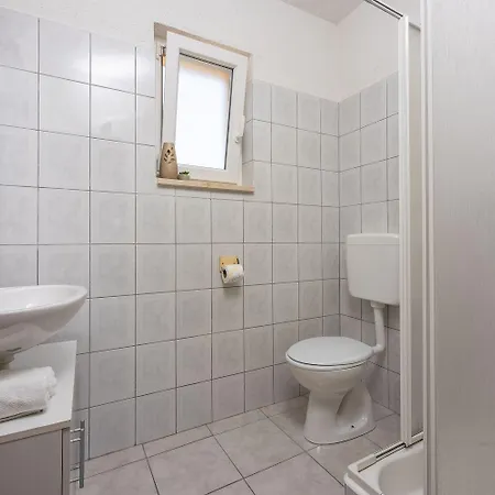 Modernes Nur 300 Meter Zum Mit Meerblick, Pool, Grill - Hundefreundlich * Novi Vinodolski