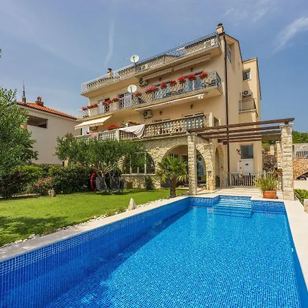 Apartment Modernes Nur 300 Meter Zum Mit Meerblick, Pool, Grill - Hundefreundlich *