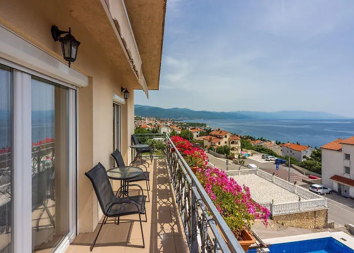 Modernes Nur 300 Meter Zum Mit Meerblick, Pool, Grill - Hundefreundlich Apartmán Novi Vinodolski